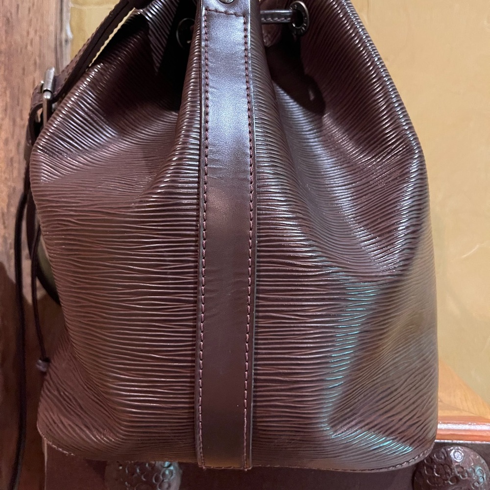 Louis Vuitton Noe. Petit Noe in Moka Rich Chocolate! Beautiful Pre Loved Bag! - Picture 4 of 16